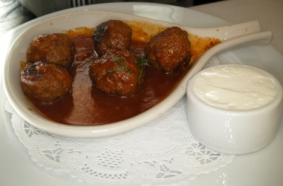 ALBÓNDIGAS DE CARNE EN SALSA ROJA